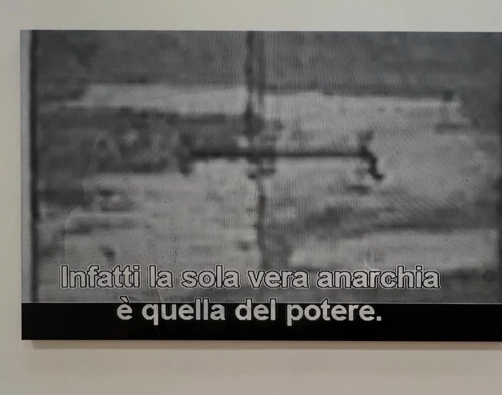 Infatti la sola vera anarchia è quella del potere