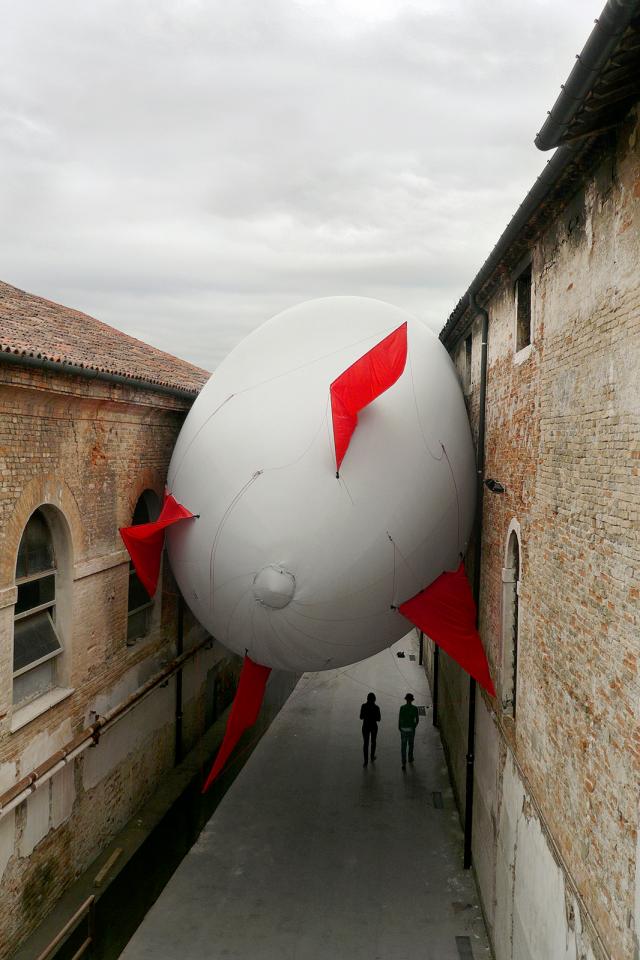 Héctor Zamora, Sciame di dirigibili, 2022